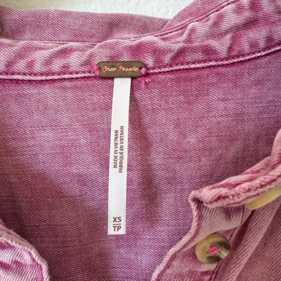 Free People Samantha Pink Acid Wash Ruffle Denim Button Down Top XS - Picture 9 of 11
